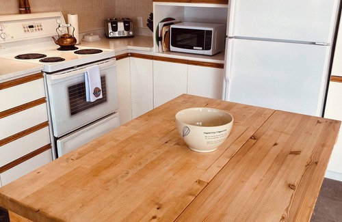 La Peche Cottage | Waterfront Family Oriented Cottage just 45 minutes from Downtown Ottawa!