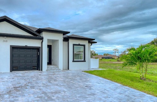 Pebble Beach Villa | Waterfront Family Vacation , Near Ocean and Mineral Springs, 7 sleeps