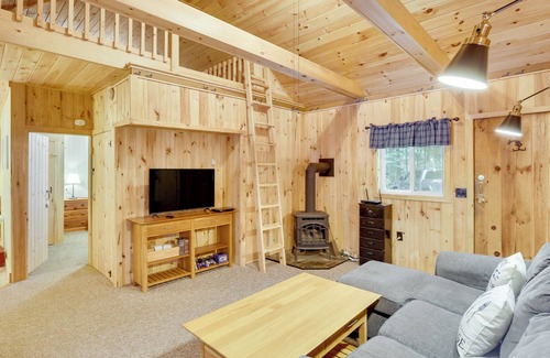 Kents Hill Cabin | Waterfront Fayette Vacation Rental on Parker Pond!