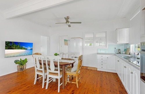 Erowal Bay House | Waterfront Fishermans Cottage