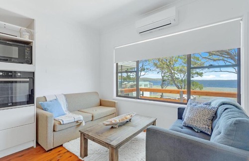 Erowal Bay House | Waterfront Fishermans Cottage