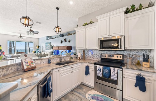 Tropic House | Waterfront Game Room Theater Sleeps 14 Luxurious Waterfront Retreat