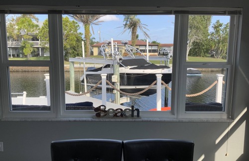 Flor-a-mar House | Waterfront Getaway with Hot Tub