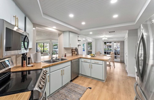 Flor-a-mar House | Waterfront Getaway w/Dock &Kayaks - Dog Friendly