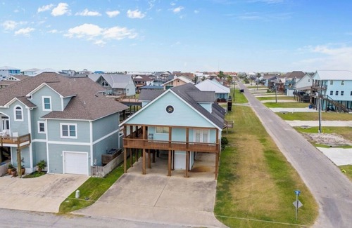 Port O Connor House | WATERFRONT Hahn's Hideaway pets add more $