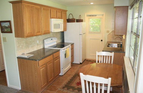 North Shore Colony Cottage | Waterfront Hatter Cove Cottage with Private Boat Dock