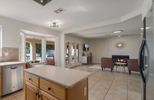 Arrowhead Ranch House | Waterfront & heated Pool Resort 18th Hole golf view, 2 king beds