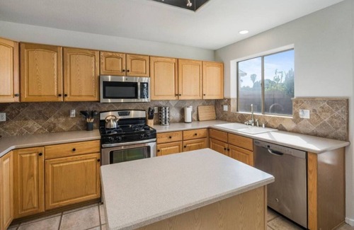 Arrowhead Ranch House | Waterfront & heated Pool Resort 18th Hole golf view, 2 king beds