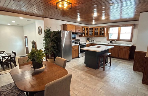 Shawano House | Waterfront home - 35 mins from Lambeau Field