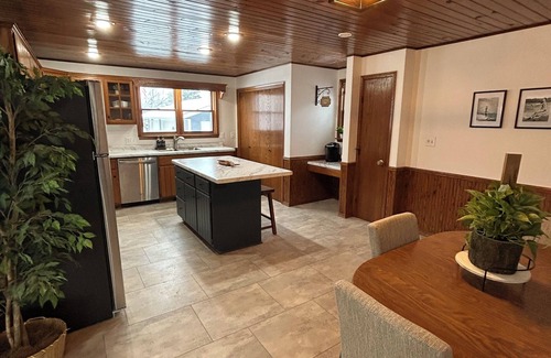 Shawano House | Waterfront home - 35 mins from Lambeau Field