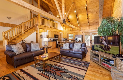 Jefferson Cabin | Waterfront Home in Picturesque Community