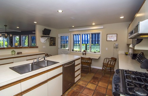 Shelter Island Heights House | Waterfront Home on Beautiful Shelter Island w/Large Deep Water Dock