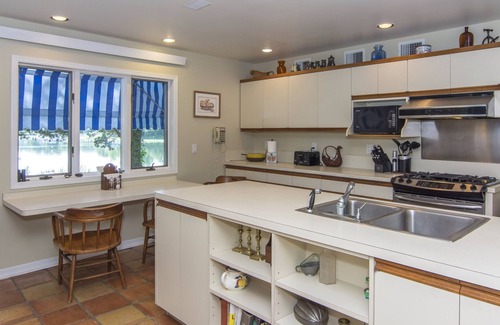Shelter Island Heights House | Waterfront Home on Beautiful Shelter Island w/Large Deep Water Dock