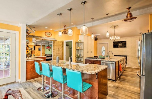 New London House | Waterfront Home on Badin Lake with Large Deck!