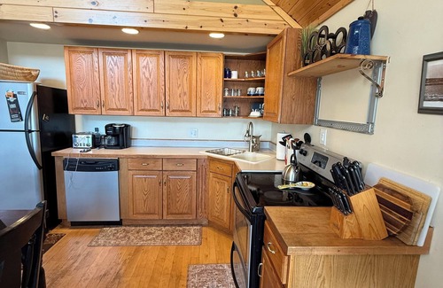 Grand Marais Cottage | WATERFRONT HOME RIGHT ON THE BEACH