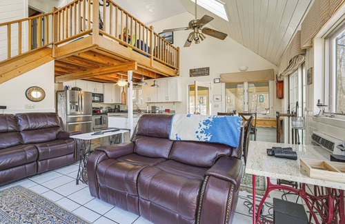 Gardiner House | Waterfront Home w/Boat Dock & Sunroom in Gardiner