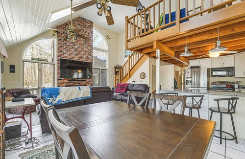 Gardiner House | Waterfront Home w/Boat Dock & Sunroom in Gardiner