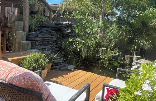 West Port House | Waterfront home w/dock-Jon boat, Kayaks & fishing poles included!