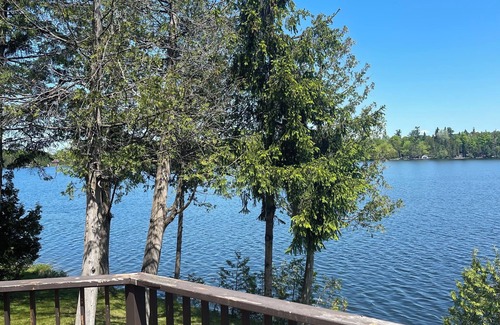Lanark Highlands Cottage | Waterfront home White Lake On