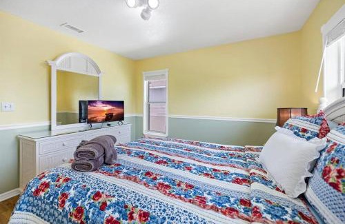 Spring Hill House | Waterfront home with pool and gameroom!