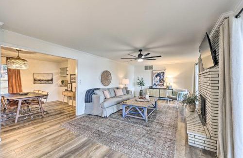 Lakeland House | Waterfront Home with Dock Less Than 3 Mi to Oaklawn Racing!