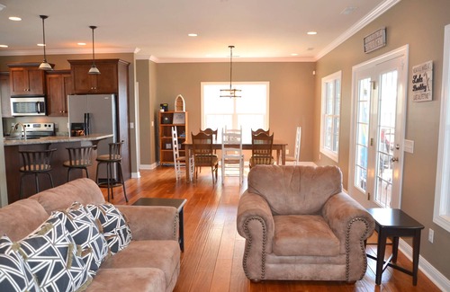 Cadiz House | Waterfront home with dock on Lake Barkley