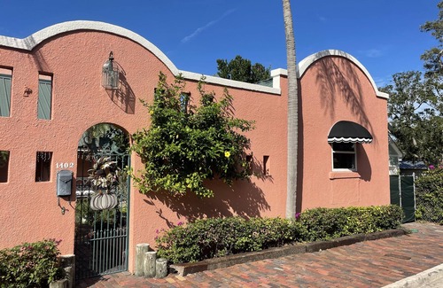 Clearwater Apartment | WATERFRONT HOME WITH PRIVATE GUEST ROOM WITH PRIVATE ENTRANCE AVAILABLE