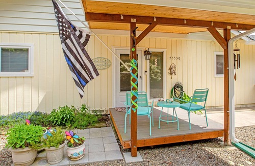 Hoodsport House | Waterfront home with private dock, kayaks, paddleboat, large deck & game room