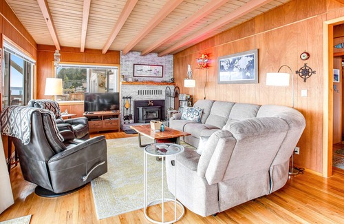 Hoodsport House | Waterfront home with private dock, kayaks, paddleboat, large deck & game room