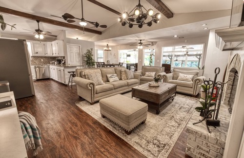 Jefferson House | WATERFRONT House - 4 BR/3 Kayaks/Hot Tub/Table Pool/Desk