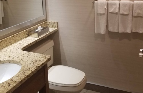 Timiskaming District Hotel | Waterfront Inn