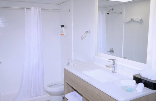 Essington Hotel | Waterfront Inn PHL Airport