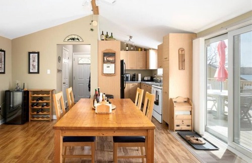 Otonabee-South Monaghan Cottage | Waterfront Island Cottage - 4 Seasons