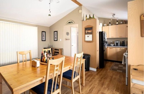 Otonabee-South Monaghan Cottage | Waterfront Island Cottage - 4 Seasons