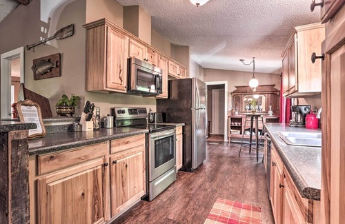 Jefferson Cabin | Waterfront Karnack Home w/Boathouse & Deck!