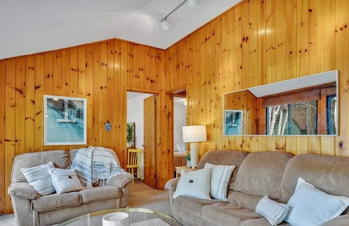 Kirkfield Cottage | Waterfront Kawartha Lakes Cottage - Canal Lake