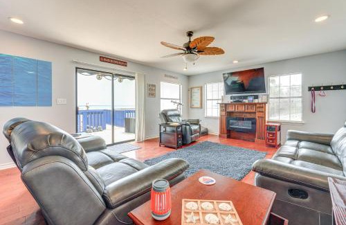 Burnet House | Waterfront Lake Buchanan Cottage with Kayaks!