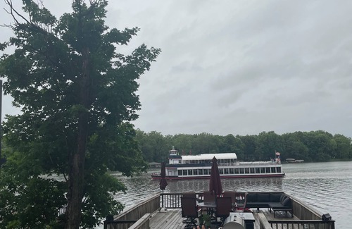 Monticello Cottage | Waterfront Lake Cottage n