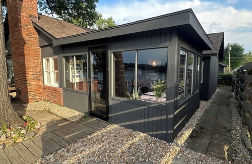 Monticello Cottage | Waterfront Lake Cottage n