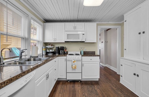 Clarklake House | Waterfront lake cottage on gorgeous Clark Lake in Jackson! 4 bedrooms, sleeps 10