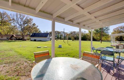 Emory House | Waterfront Lake Fork Getaway with Dock Access