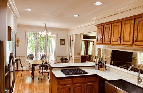 Cumming House | Waterfront lake home on Lake Lanier /double slip Private Dock #staycation