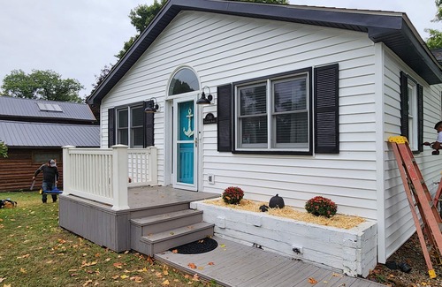 Saint Johns House | Waterfront Lake House, 20 person Tiki, Outdoor firepit, & Great location!