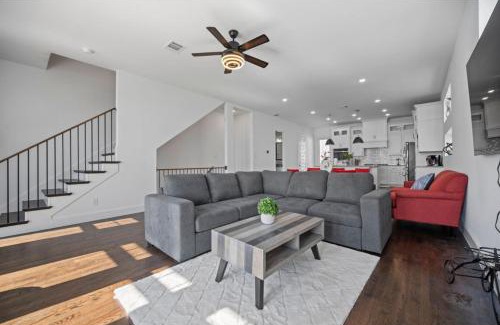Rowlett House | Waterfront lake house in Rowlett