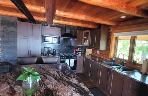 Northern Ontario House | Waterfront Lake House Log Cabin