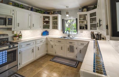 Marble Falls House | Waterfront Lake LBJ Cabin with Private Dock!