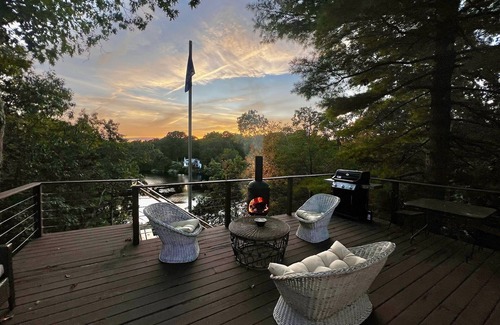 Clinton House | Waterfront Lakehouse in Clinton, CT with Hot Tub!