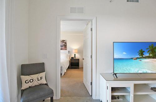 Lakewood Ranch House | Waterfront Lakewood National condo overlooking the 11th green - Golfers Grove