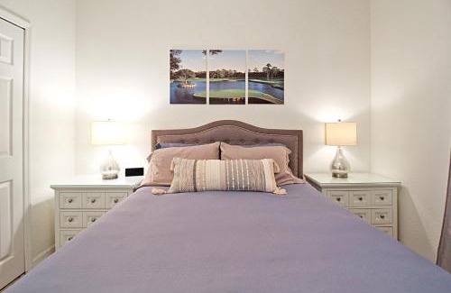 Lakewood Ranch House | Waterfront Lakewood National condo overlooking the 11th green - Golfers Grove