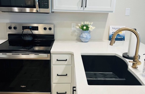 Osage Beach Condo | Waterfront@Ledges NO STEPS Remodeled 2 Bed Main Channel Pools Beach Slip Golf
